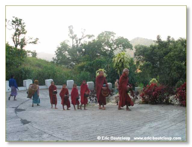 284_BIRMANIE_2k3_Rocher_d_or