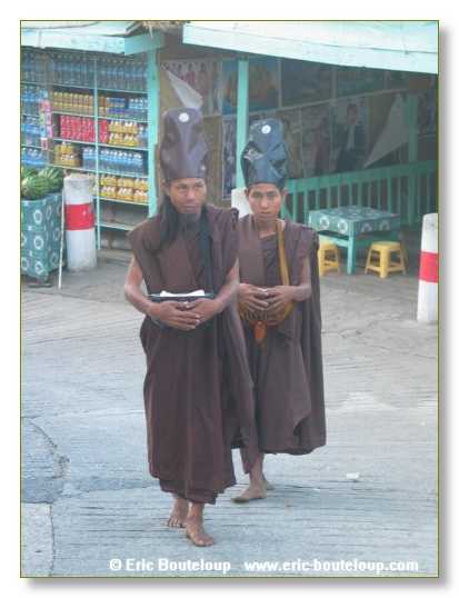 285_BIRMANIE_2k3_Rocher_d_or