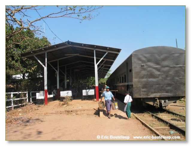 287_BIRMANIE_2k3_Rocher_d_or