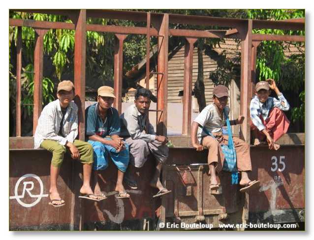 292_BIRMANIE_2k3_Rocher_d_or