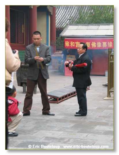 008_CHINE_de_Confucius_2003_Cadre_Bruleurs_d_encens_Temple_des_Lamas_Pekin
