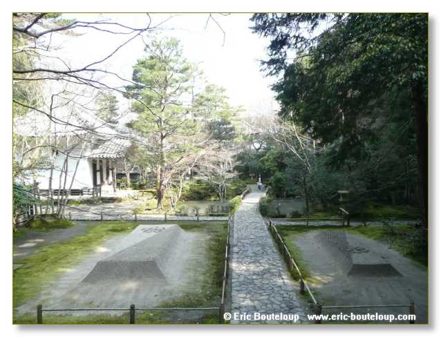 054_JAPON_Kyoto_meditation_Zen_et_Sakura_April_2008