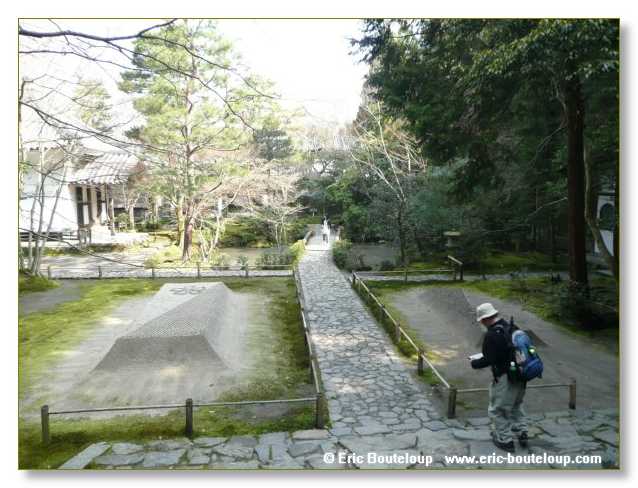 055_JAPON_Kyoto_meditation_Zen_et_Sakura_April_2008