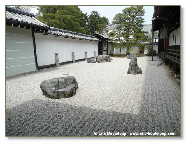 098_JAPON_Kyoto_meditation_Zen_et_Sakura_April_2008